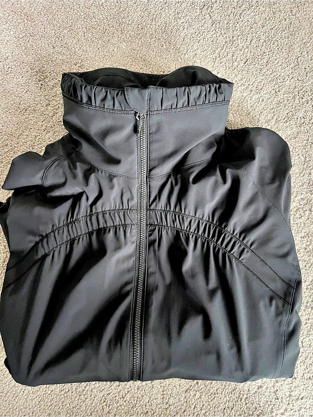 Lululemon Women’s Size 4 light Jacket Black